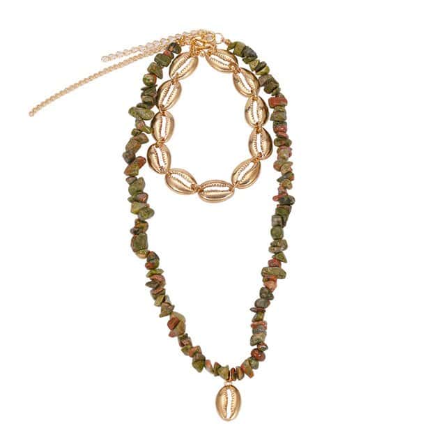Collana Di Conchiglia Cauri Dorati E Perle Verdi